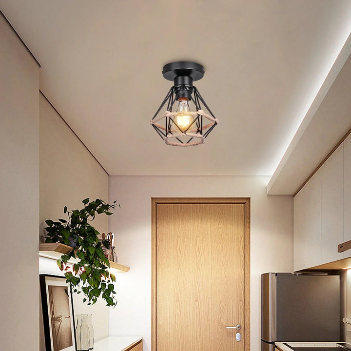 Dekorativ retro loftlampe med varmt lys, perfekt til hyggelig stuebelysning og moderne hjemmeindretning.