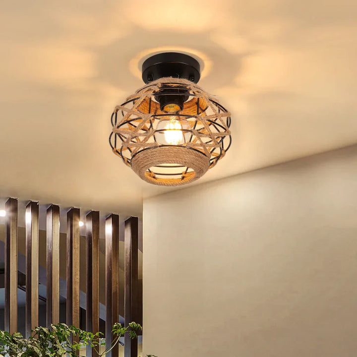 Unik retro designlampe til loftet, der lyser op med et varmt skær og tilfører stil og hygge til rummet.