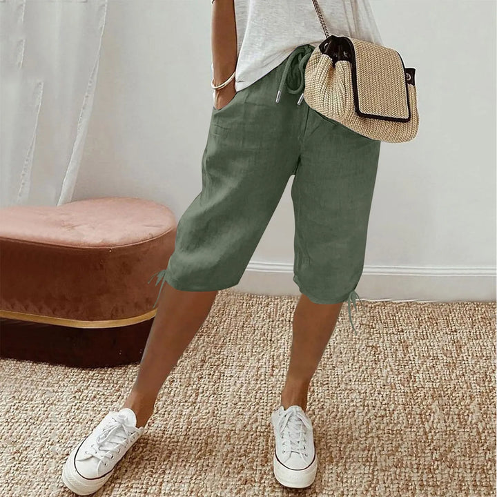 Dameshorts med behagelig pasform og elastisk talje for komfortabelt sommertøj.