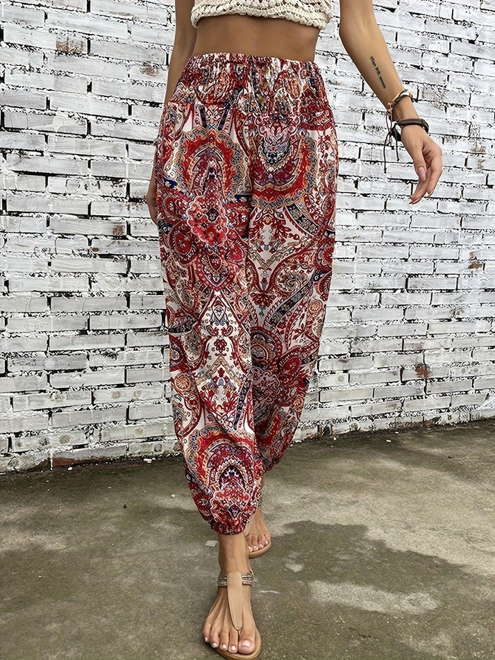 Lette sommerbukser i boho stil til kvinder. Trendy print og komfort for en stilfuld forårsmode.