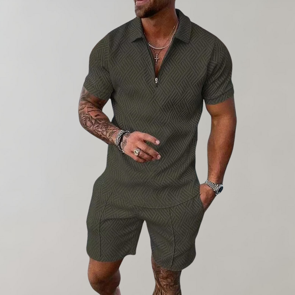 Komplet herre polo sæt med lynlås og shorts; perfekt til afslappet sommer mode og komfort.