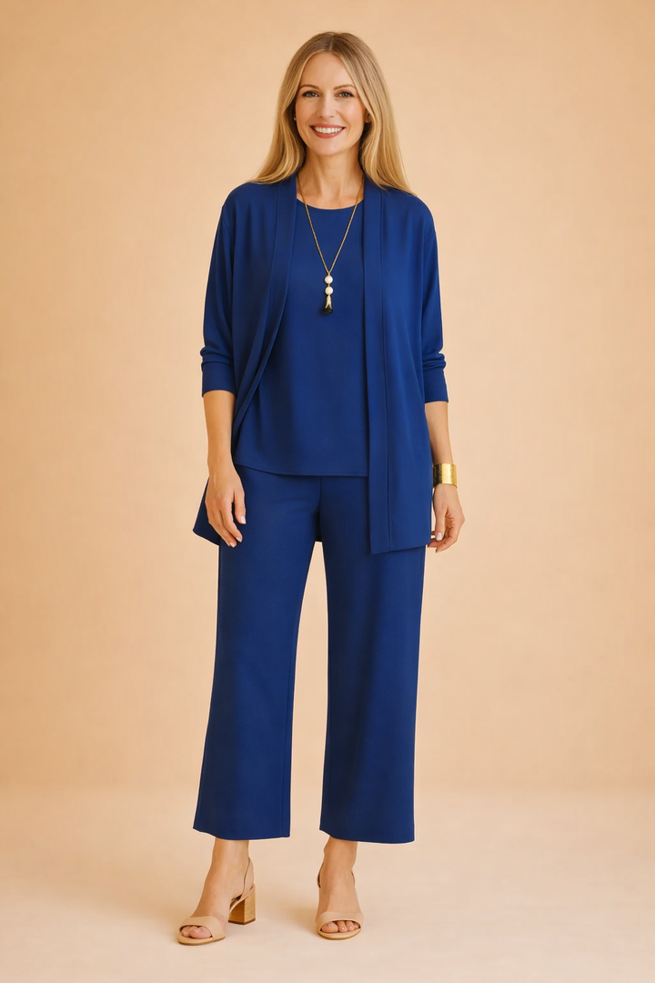 Trendy kvindesæt med elegant bluse og bukser. Perfekt til komfortabel mode i hverdagen og afslappede stunder.