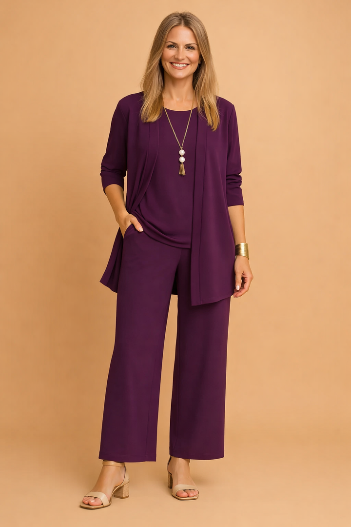 Komfortabelt lounge wear sæt for kvinder. Stilfuldt damesæt med blød bluse og bukser til afslappede dage.