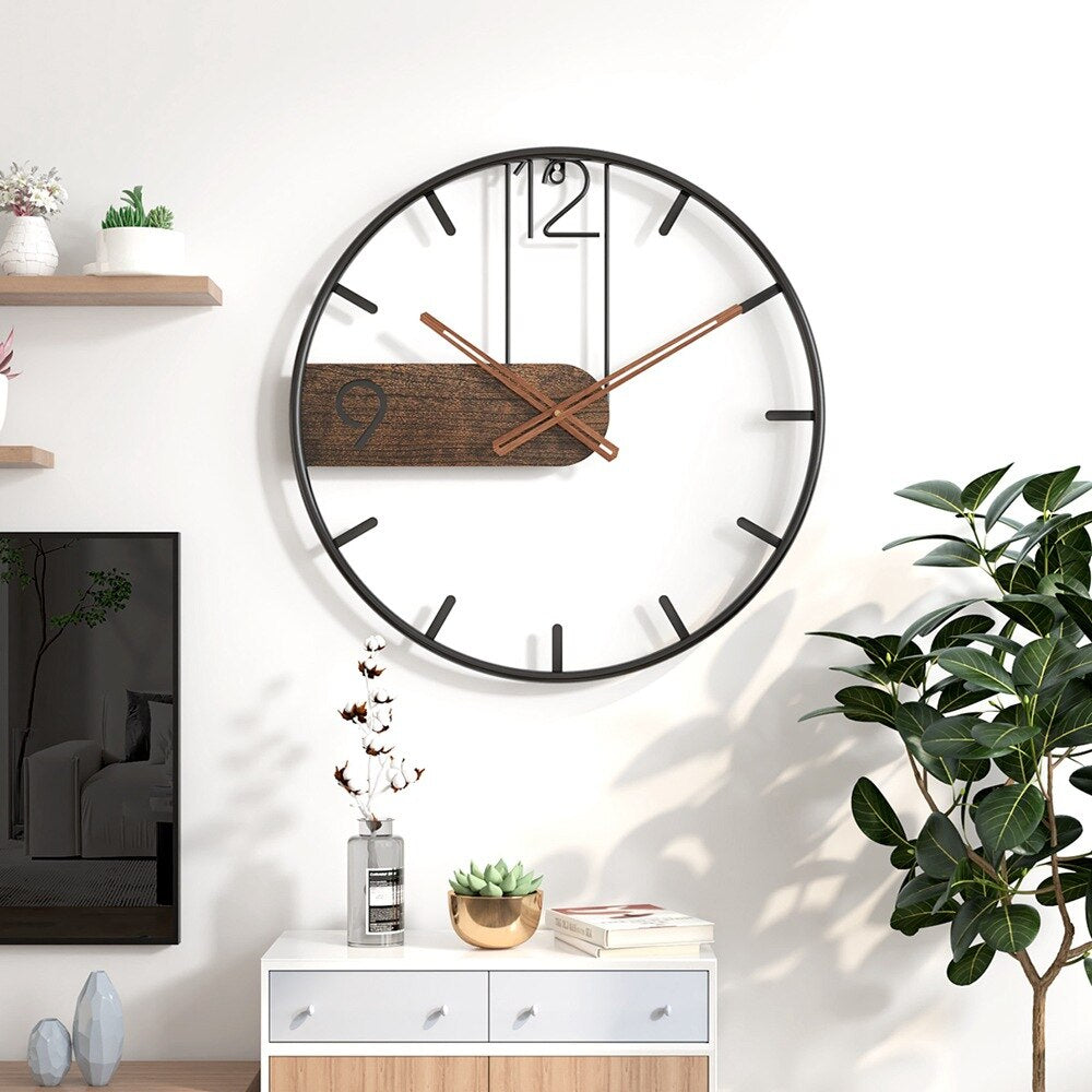 "Stilfuldt vægur i stål og valnød med 40 cm diameter, elegant design til moderne boligindretning, robust og sofistikeret."