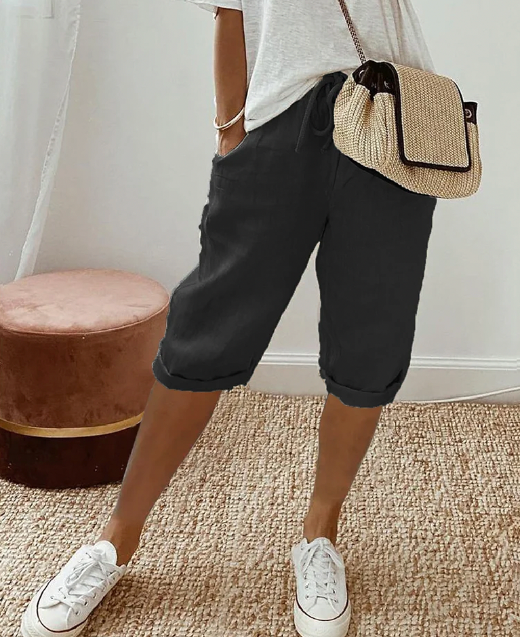 "Stilla Linned Shorts, knælange damer shorts i let stof, højtaljet design, fås i blå, grøn, hvid, khaki, sort."