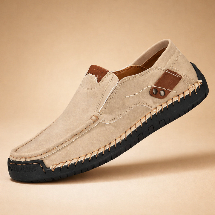 Letvægts slip-on herresko; komfortable og stilfulde hverdagssko for moderne mænd.