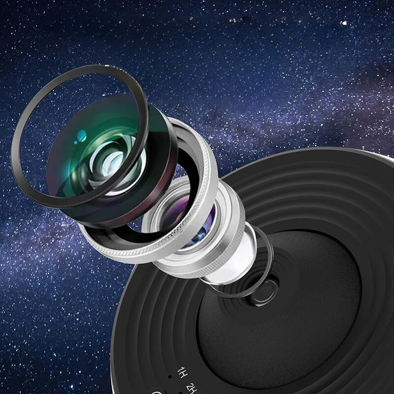 Avanceret loftsprojektor skaber realistisk astronomi-oplevelse med stjerner, galakser og tåger på et værelse.
