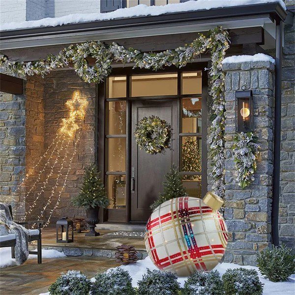 Farverig oppustelig dekorationskugle i PVC til jul, vejrbestandig havedekoration.