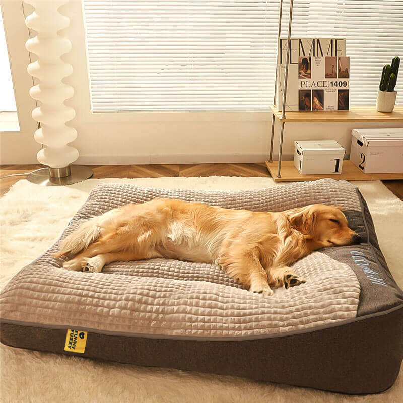 Komfortabel ortopædisk hundepude med nakkestøtte. Ideel til store hunde, giver ergonomisk støtte og aflastning.