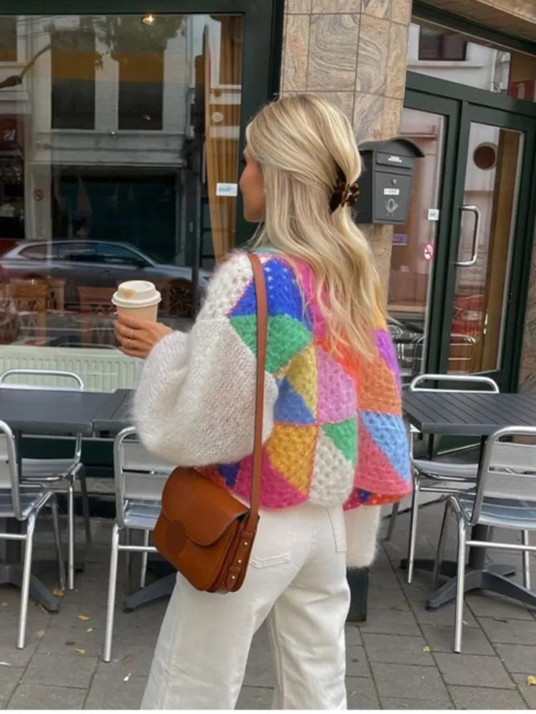 Stilfuld stribet pullover til kvinder med elegante puffærmer, perfekt til hverdagsbrug eller særlige begivenheder