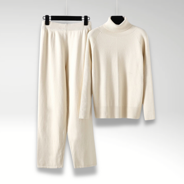 Strikket damesæt med blød sweater og matchende lounge bukser for komfortabel stil.