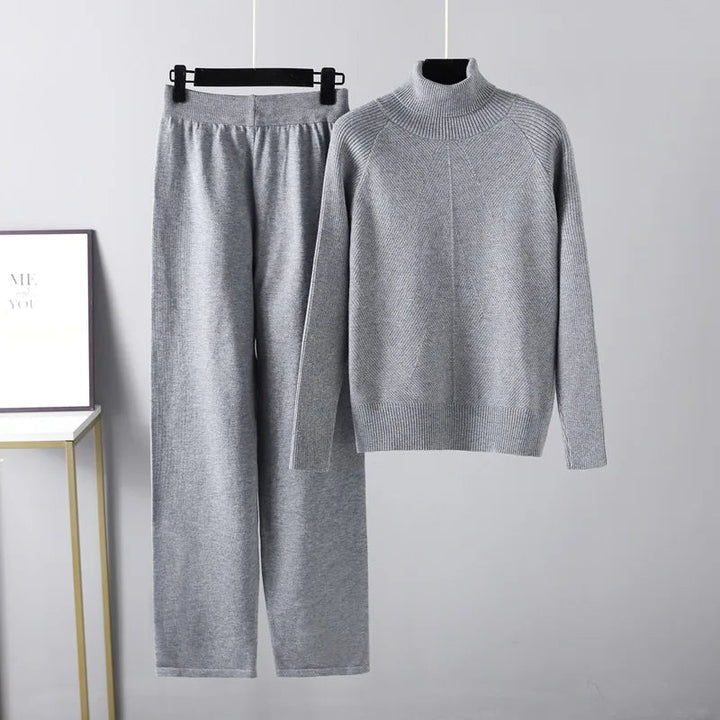 Komfortabelt strikket sweater og bukser sæt til damer; moderne og afslappet lounge wear.
