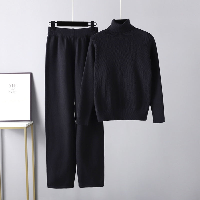 Stilrent strikket damesæt med matchende sweater og bukser, ideelt for en afslappet dame mode.