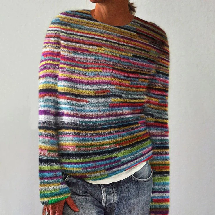 Strikket kvindetrøje i farverige striber, løs pasform, ideel til efterår og vinter, legende og iøjnefaldende design.