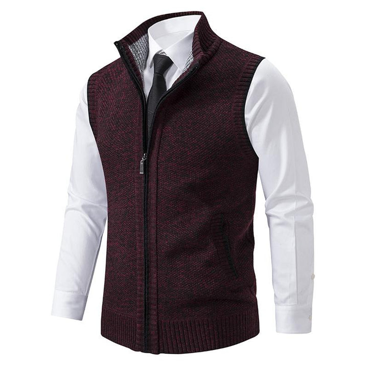 Strikket vest i klassisk stil, grå nuance, tidløs design. Perfekt til både mænd og kvinder, ideel til formelle og afslappede 
