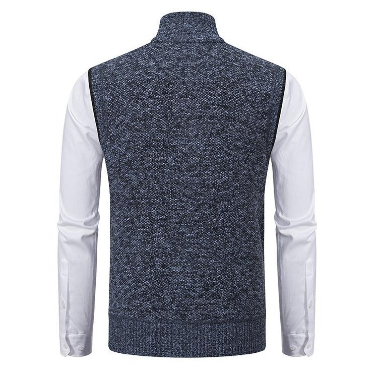 Strikket vest i klassisk stil, grå nuance, tidløs design. Perfekt til både mænd og kvinder, ideel til formelle og afslappede 