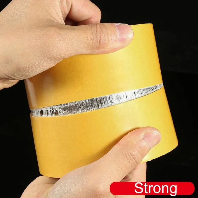 Viser SureStick Pro dobbeltsidet tape, klar til brug for sikker montering og reparation i hjemmet.