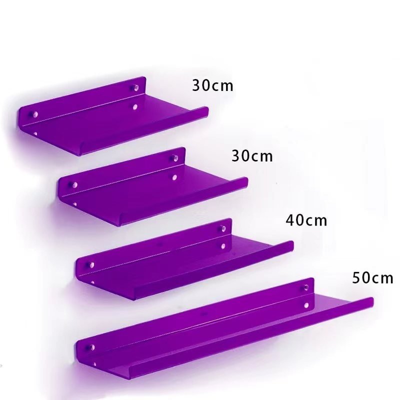 Minimalistisk svævende væghylde, klar farve, pladsbesparende design.