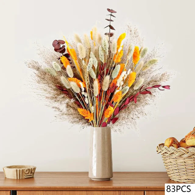 Fyldig buket af naturlige tørrede blomster. Skaber hygge og varme i enhver hjem indretning.