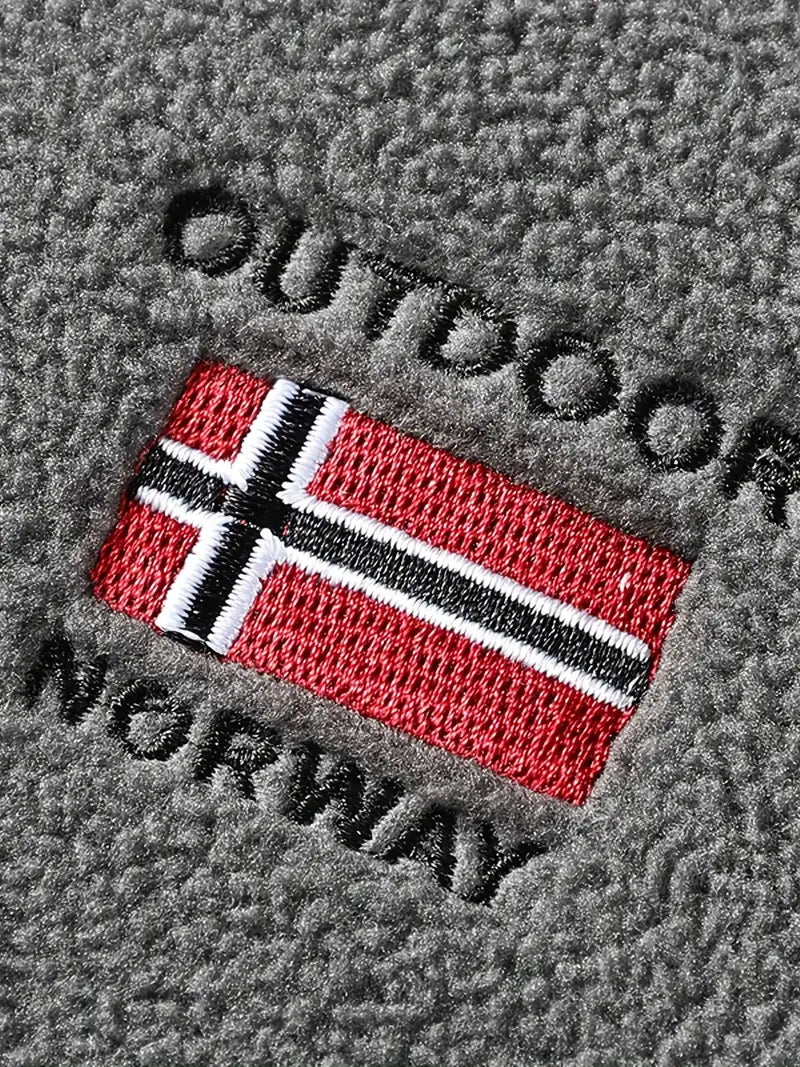 "Termisk fleece jakke i sort, perfekt til udendørs aktiviteter. Blødt stof, moderne design, fremragende isolering."