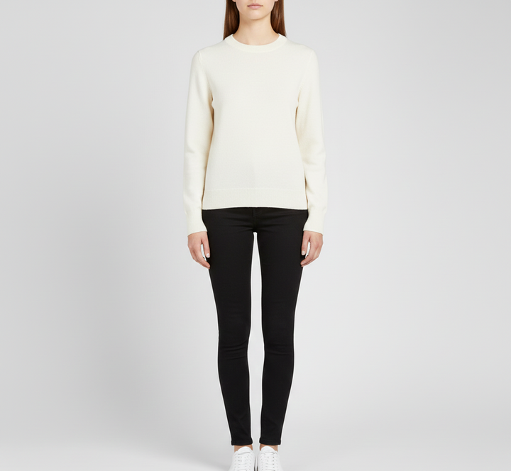 Tidløs dame sweater med rund hals. Komfortabelt basisplagg til efterår og vinter.