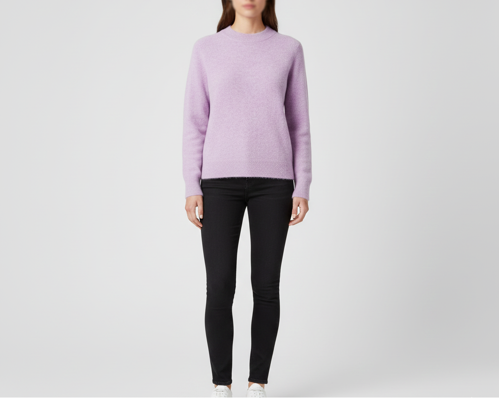 Rund hals damesweater. Langærmet og varm, perfekt til en kold vinterdag.