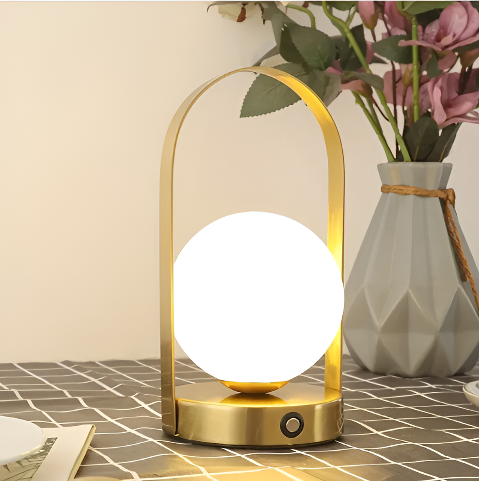 Fleksibel, trådløs bordlampe med mobilitet. Perfekt til indretning og stemningslys overalt i hjemmet. Genopladelig.