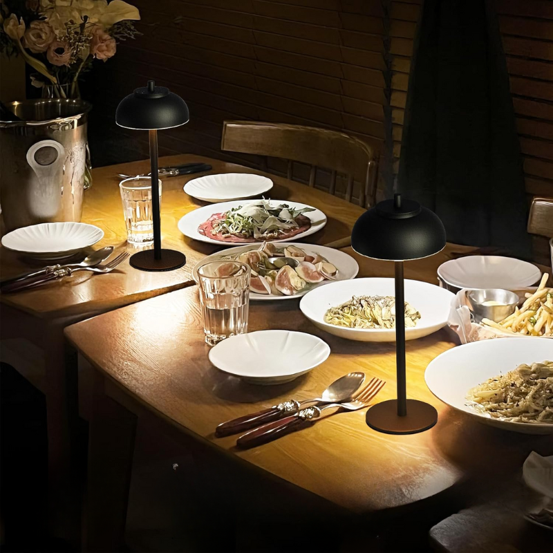 Trådløs bordlampe med justerbar stemningsbelysning, perfekt til hyggelig indretning.