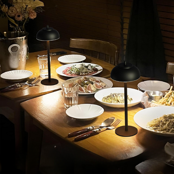 Trådløs bordlampe med justerbar stemningsbelysning, perfekt til hyggelig indretning.