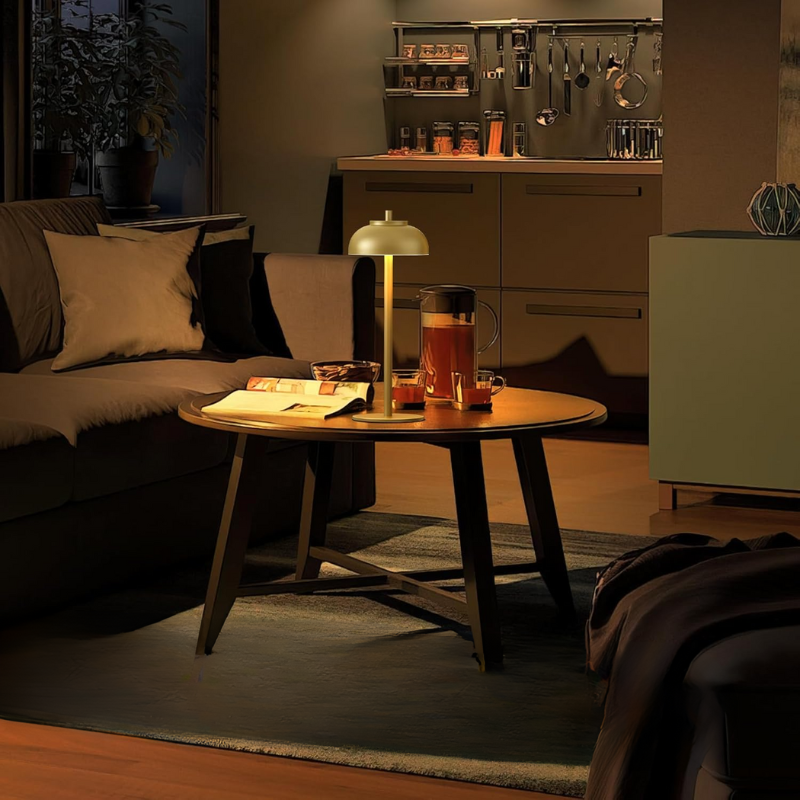 Elegant trådløs LED lampe til bord, giver varmt stemningslys og fleksibel belysning.