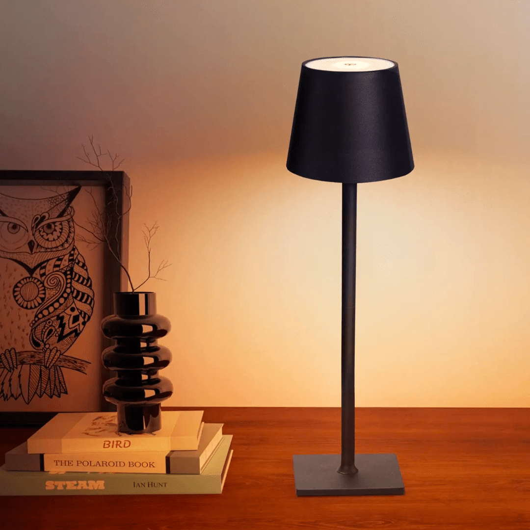 Trådløs LED lampe til spisebordet, skaber hyggelig atmosfære.