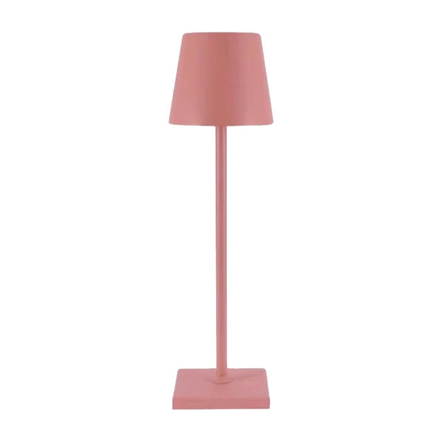 Trådløs bordlampe med lang batteritid, perfekt til hyggeaftener.