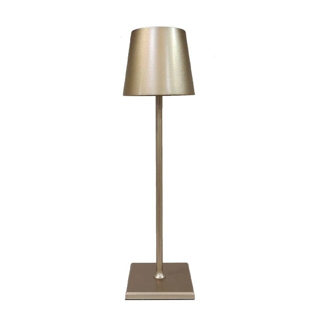 Genopladelig bordlampe til ethvert formål, trådløs og energivenlig.