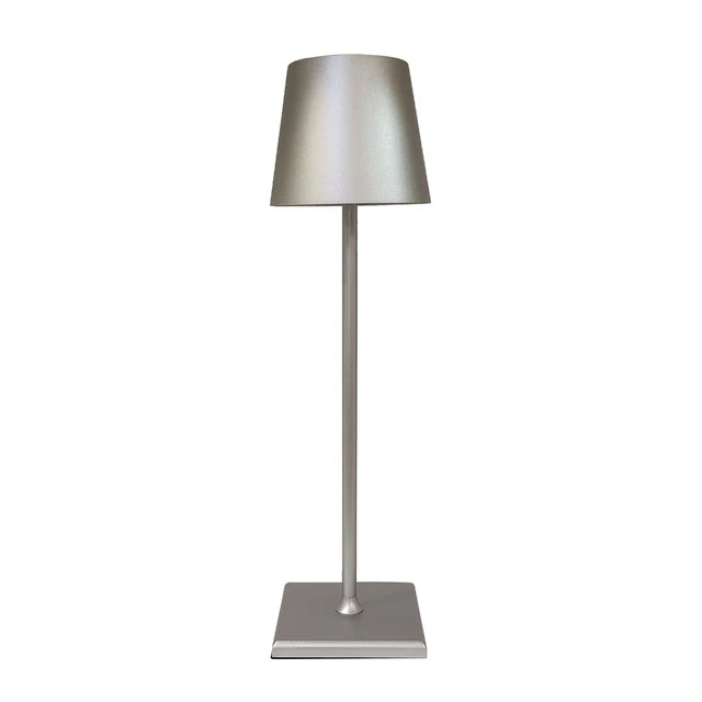 Trådløs genopladelig bordlampe, ideel til både indendørs og udendørs hygge.