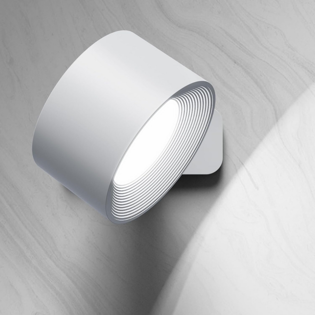 Trådløs, genopladelig LED væglampe med touch, magnetisk montering og 360° rotation for fleksibel hyggebelysning.