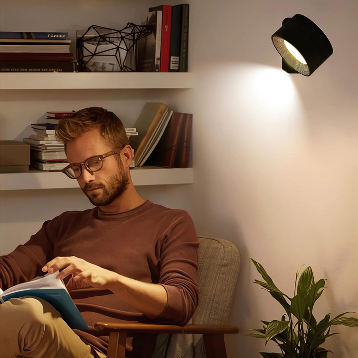 Fleksibel LED væglampe med 360° rotation, skaber hyggelig stemningsbelysning i ethvert rum.