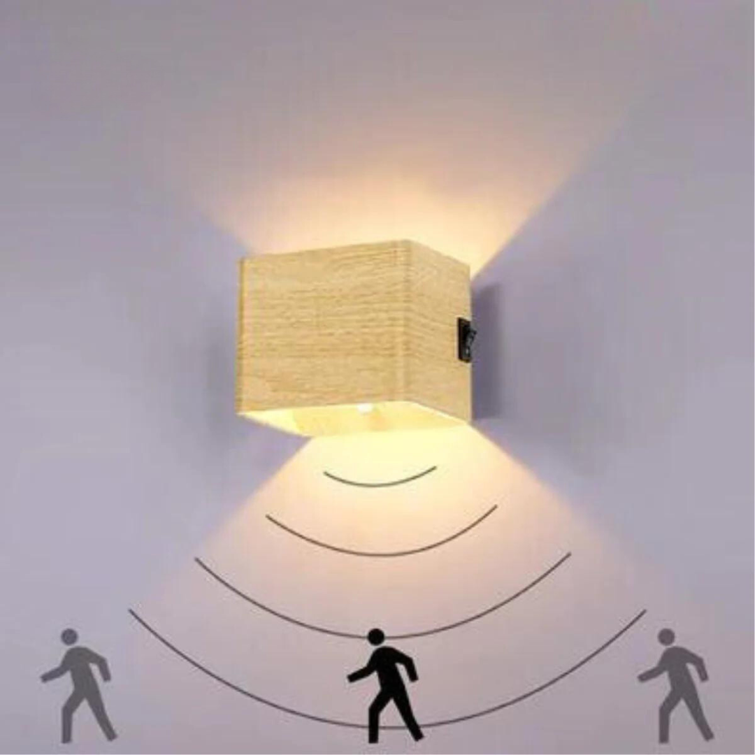 Trådløs væglampe for fleksibel vægbelysning. Genopladelig LED lampe med moderne og energieffektivt design.