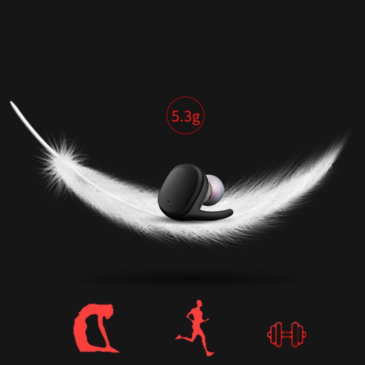 Person med sorte trådløse Bluetooth in-ear høretelefoner, nyder musik under fitness træning.