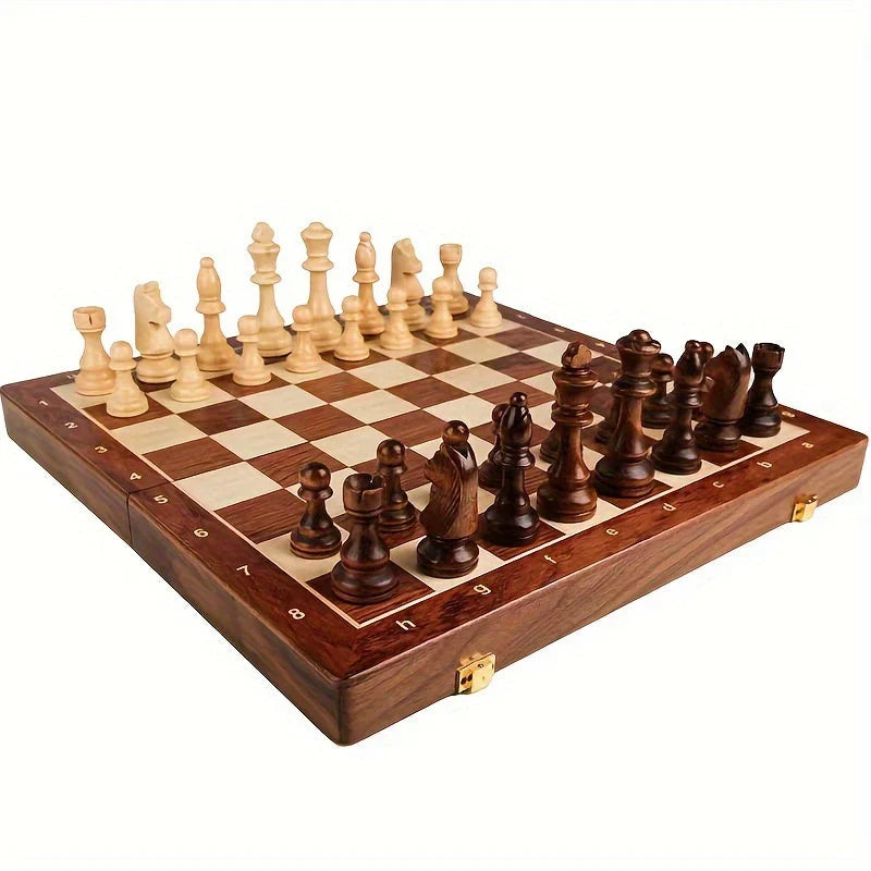 Kvalitets træskaksæt, håndværk. Perfekt til brætspil og strategisk udfordring for alle.