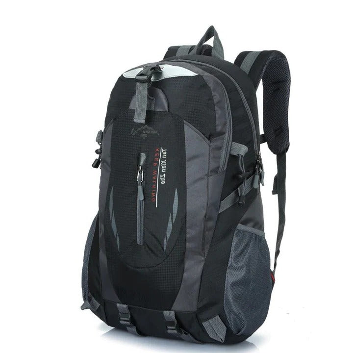 Unisex TrailGuard Pro vandtæt rygsæk. En alsidig daypack til alle outdoor eventyr, vandreture og rejser.