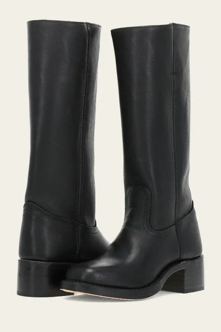 "Trendy, brun læderstøvle til kvinder, high boots stil, fremstillet af holdbart og høj kvalitet læder, elegant design."