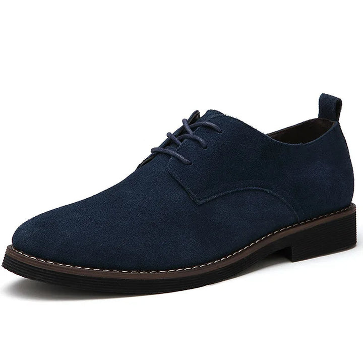 Trendy Oxford sko i sort læder til mænd og kvinder, moderne design med klassisk snørebånd, perfekt til formelle lejligheder.