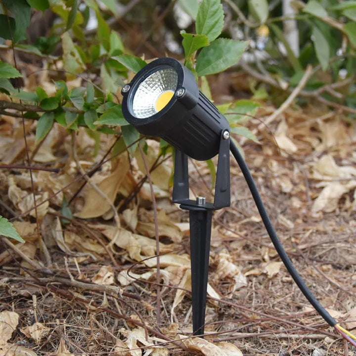 Udendørs LED jordspyd spotlight til effektiv havebelysning. Vandtæt design til havedesign og stemningslys.