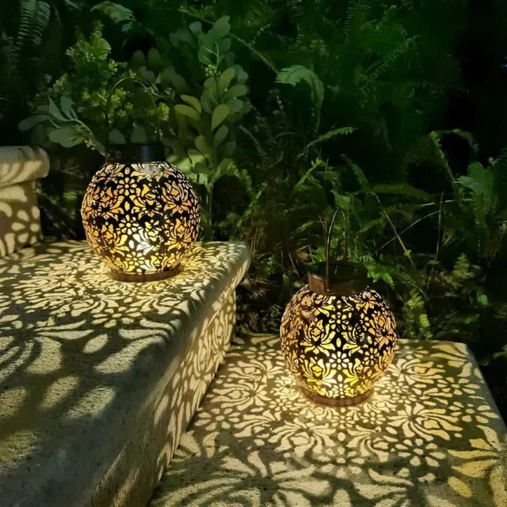 Fjernbetjent solcellelampe til udendørs brug; vejrbestandig stemningslys perfekt til haven.