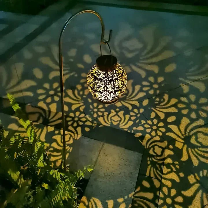 Hængende solar lampe; perfekt udendørsbelysning og stemningslys til altan, have eller udestue.