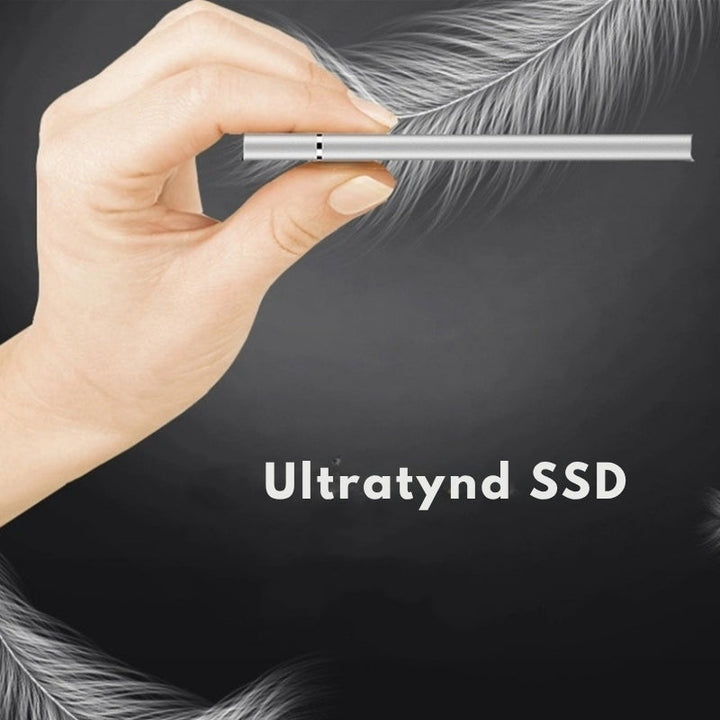 "Ultralet DataSwift SSD med aluminiumdesign, tilgængelig i Blå, Grå, Rød, Sølv, bruger USB 3.1 for hurtig dataoverførsel."