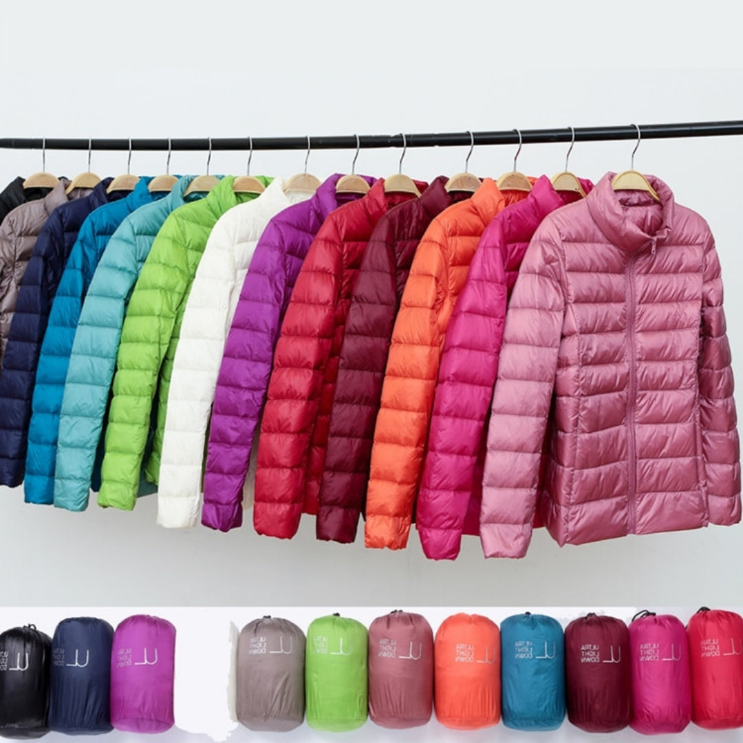 "Ultralet dunjakke til kvinder i elegant design med let materiale og feminin finish. Perfekt til kolde dage. Fås i flere farv