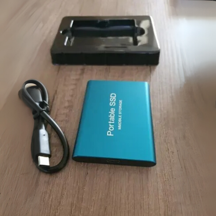 Lynhurtig datahåndtering med UltraVault ekstern SSD, uanset hvor dit arbejde tager dig.