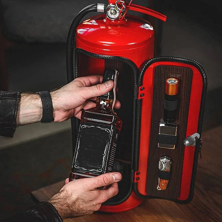 Minibar skjult som brandslukker. Overraskende og praktisk opbevaring til drikkevarer, en cool samtalestarter.