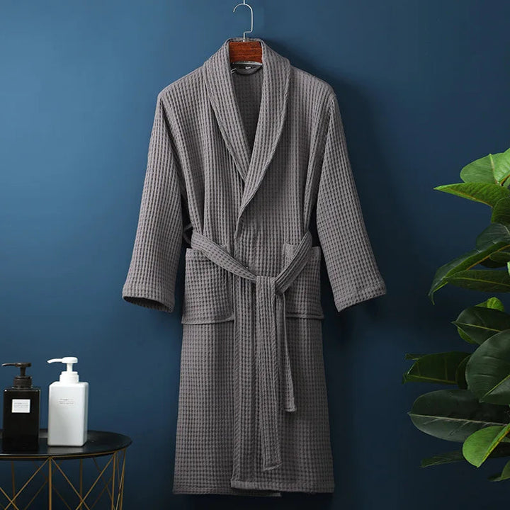 Perfekt morgenkåbe i blød bomuld til afslappende morgener. Unisex og åndbar.